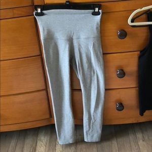 GUC Lululemon size 2/4 Grey Pants